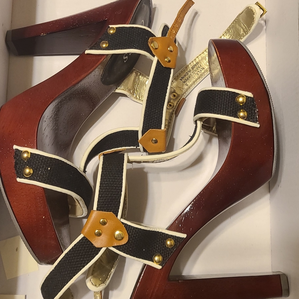 Guess Sandals Black with White trim size 5.5